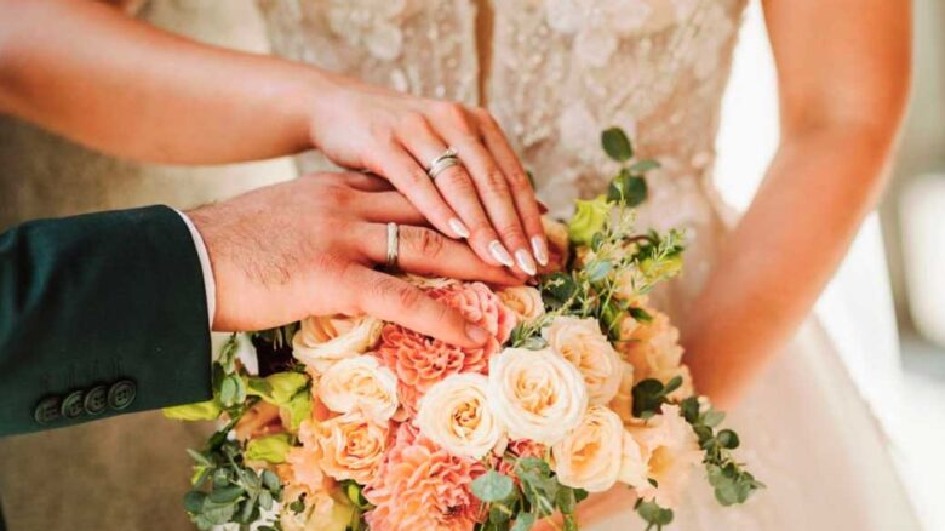 Eski İlişkiyi Hatırlatan Şarkı Dinlemek Boşanma Sebebi